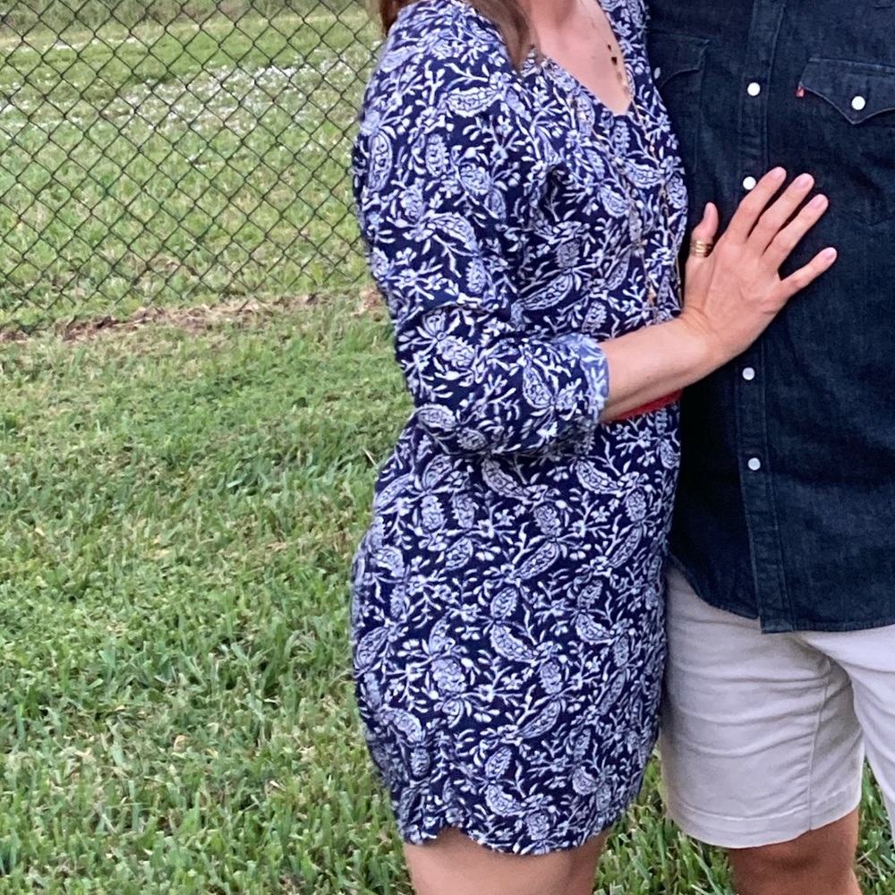 Blue & White patterned Old Navy shift dress with 3/4 sleeves